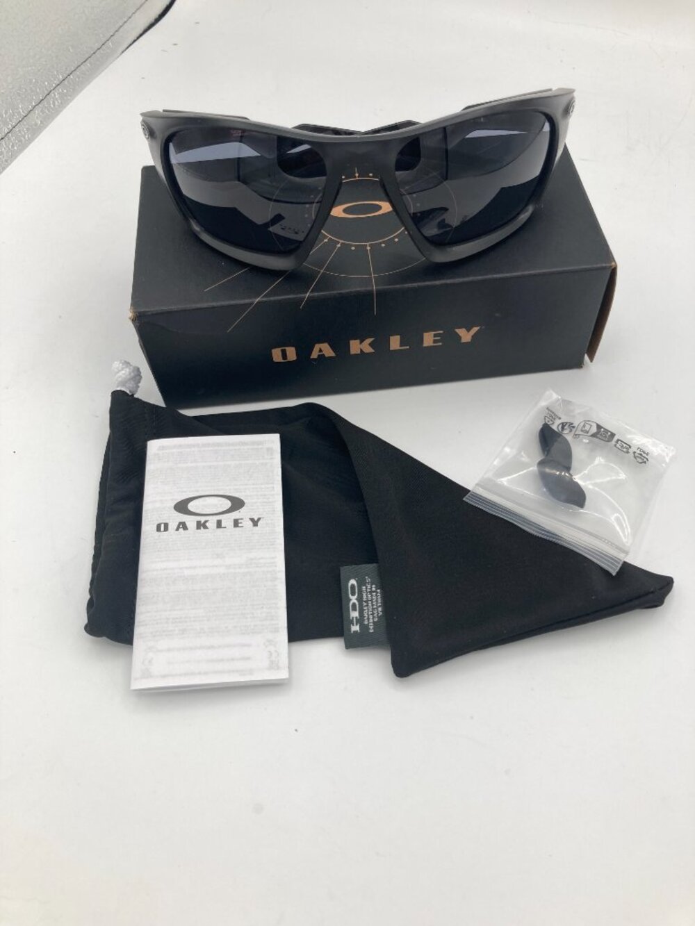 NEW OAKLEY LATERALIS SUN GLASSES